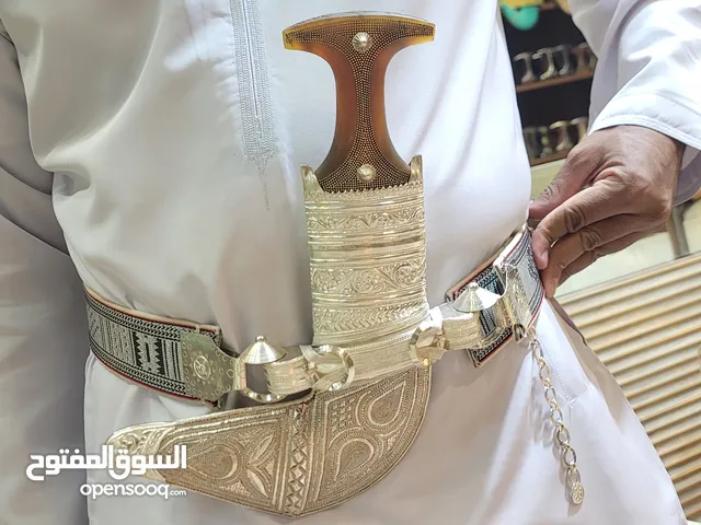 خنجر زراف هندي وعاج ناب الفيل نصل يقص مسمار حزام زري وفضه ويوجد تغيير راس القرن خنجرك باي قرن تريد