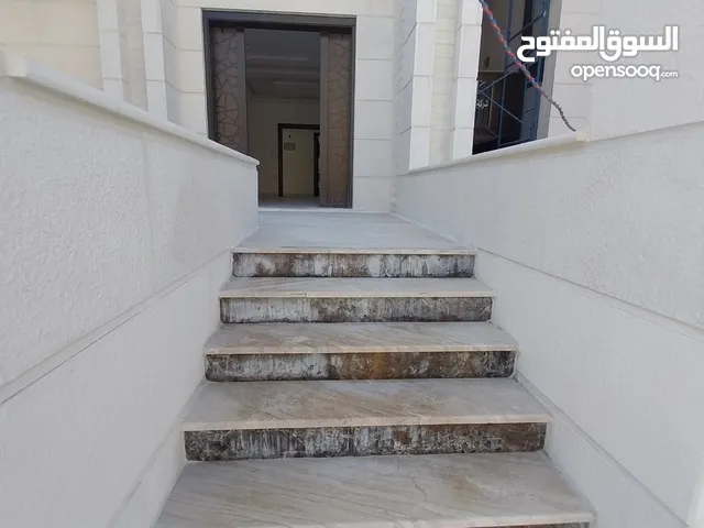 225 m2 4 Bedrooms Apartments for Sale in Amman Tla' Ali