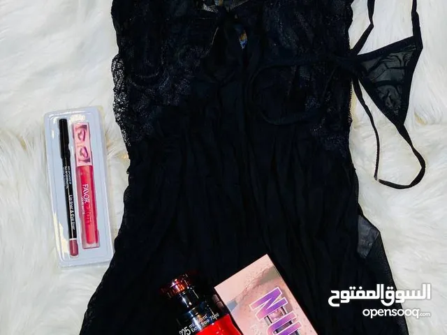 سيت نوم مع قطعتين حمرة وتحديد مات وعطر