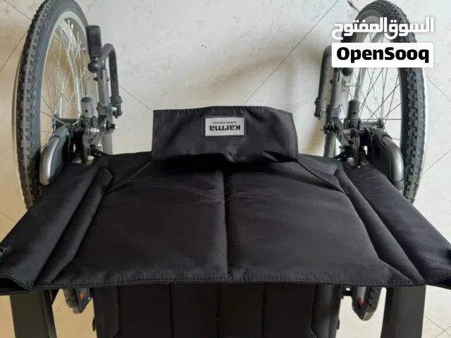 كرسي متحرك شبه جديد استعمال مرا وحده