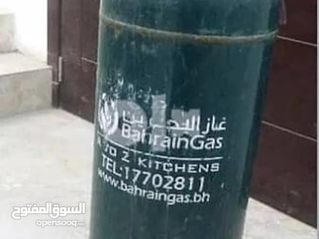 Gas cylinder with gas and hose, regulator with delivery