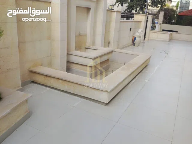شقة مميزة للبيع شبه أرضي 285م بسعر مميز في الدوار الرابع  / ref 1050