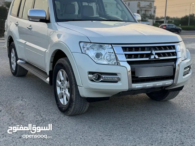 باجيرو 2022 يوجد لدينا العادي والكامل شرط الفحص جير مكينه شاصي صبغ وكاله  عداد 112 الون الأبيض