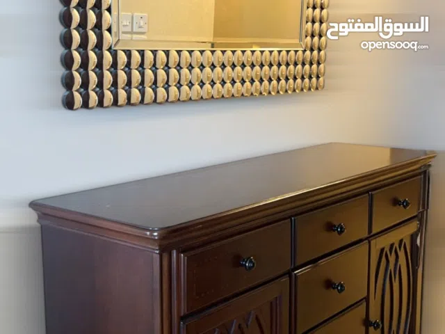 طاولة مدخل مع مرايا