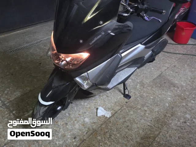 دراجه nmax للبيع  ماشيه 20 الف حقيقي  نازله رمبه برغي واحد ممفتوح