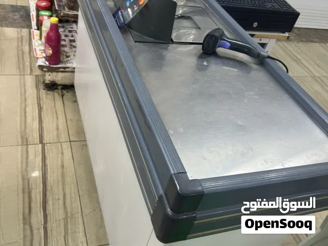 ماكنه فرم مجمد او للمطاعم كاونتر كاش ومأسوره تعليق ستانلس وقاعده للتقطيع اللحمه بسعر حرق