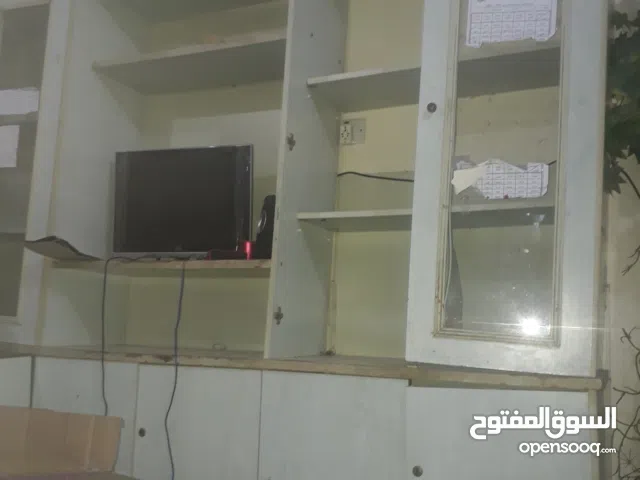 دولاب صاله ماليزي مستعمل كما موضح بالصور عرطه