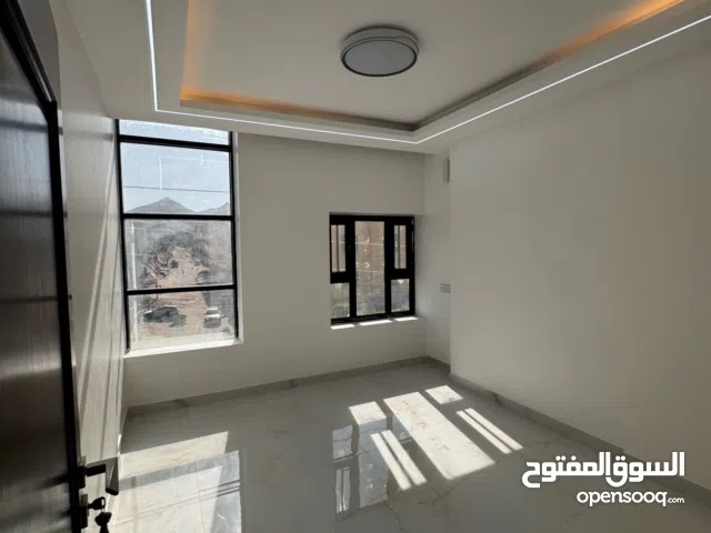 شقة للبيع في بيت بوس