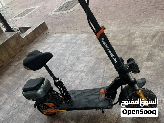 سكوتر كوقو M5pro للبيع بس يبا تاير وبريك هو كلشي شغال فيه بس تاير وبريك وبعطيك ويا جرح مطلوب فيه 700