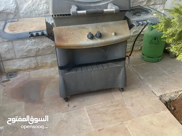 باربكيو من شركة FIESTA امريكي عالم بحالة ممتازة بشتغل ع الفحم والغاز بحالة ممتازة للبيع السعر 100عما