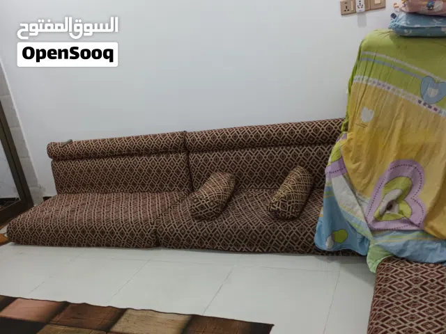 جلسه ( كعده عربيه ) تتكون من 8 قطع مع التكيات استعمال نظيف ونوعيه اصلية