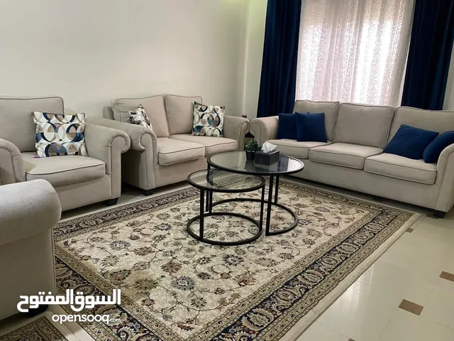 طقم كنب تفصيل خشب سويد 8سم + طاولة مودرن معدن – خامات أوروبية