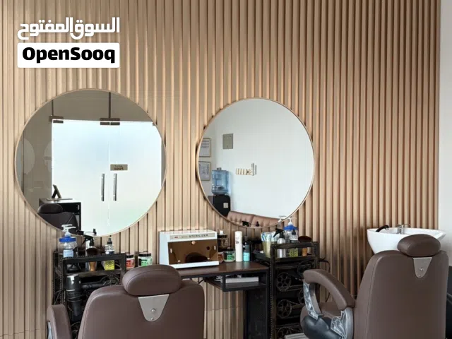كراسي حلاق 2 + كرسي غسيل الشعر بحالة ممتازة جدا