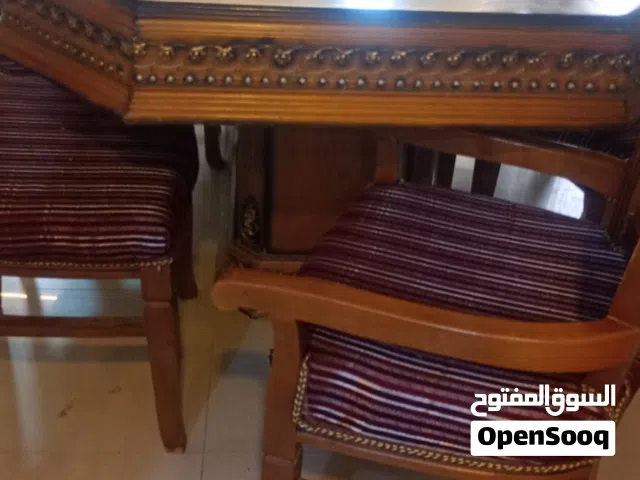 طاولة سفره 8 كراسي بحال الجديد