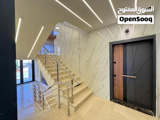 شقة أرضية فاخرة للبيع في حي ام زويتينه  – ترسات ضخمة 150م