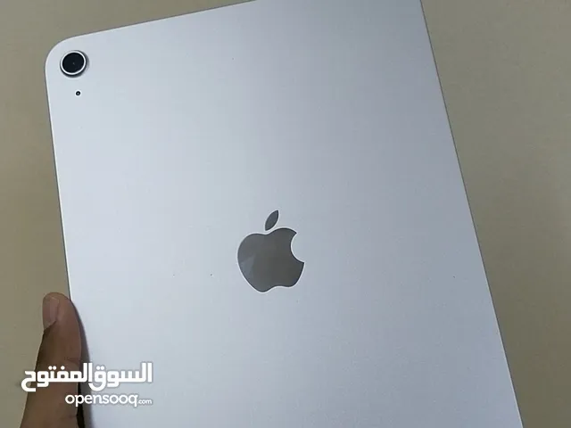ipad 10 generation 10/9 good condition only 6 months used like new.with charger and cover