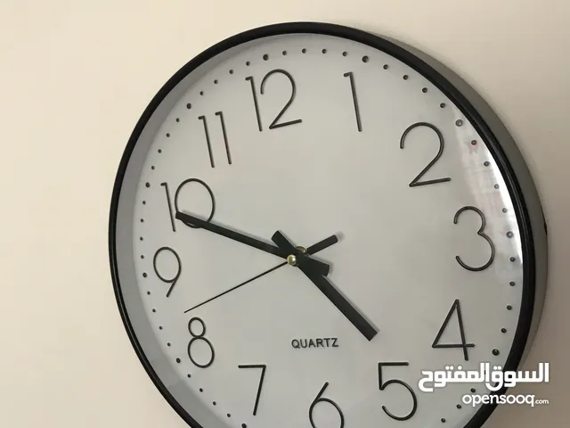 ساعات حائط عدد 4 جديدة