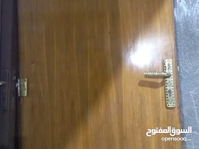ابواب مستعمل للبيع نجاره ثقيل اخو الجديد عدد 5 الطول مترين و15 والعرظ متر
