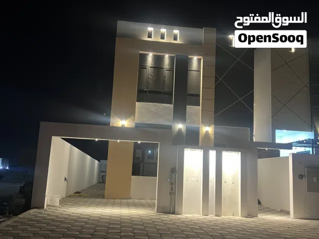 فيلا معبيله الثامنه قرب 4 جامعات