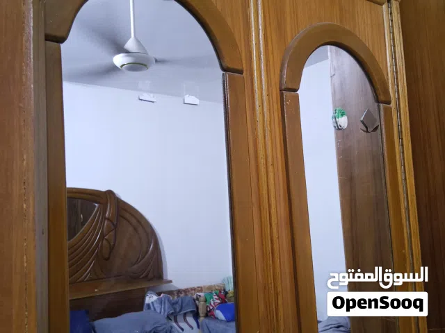 غرفة نوم نظيفة جداً أربع ابواب بدون ملحق داخل وخارج صاج عراقي والوزن ثقيل