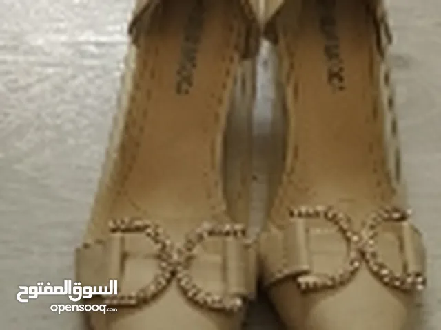 Beige With Heels in Amman