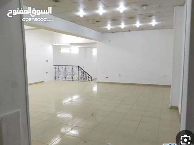 فرصة استثمار لا تعوض محل للضمان في البيرة- البالوع على الشارع الرئيسي مباشرة ، (3 طوابق) المساحة 650