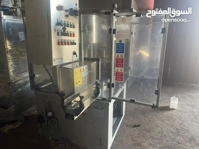 ماكنه إيطاليا clifom لتعبئه السوائل