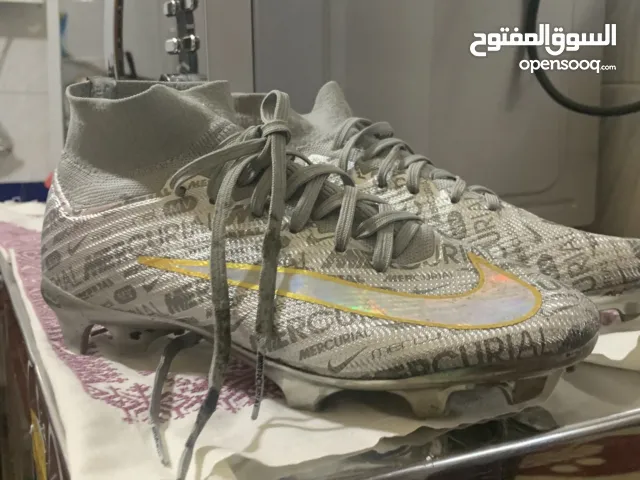 حداء كرة القدم.NIKE