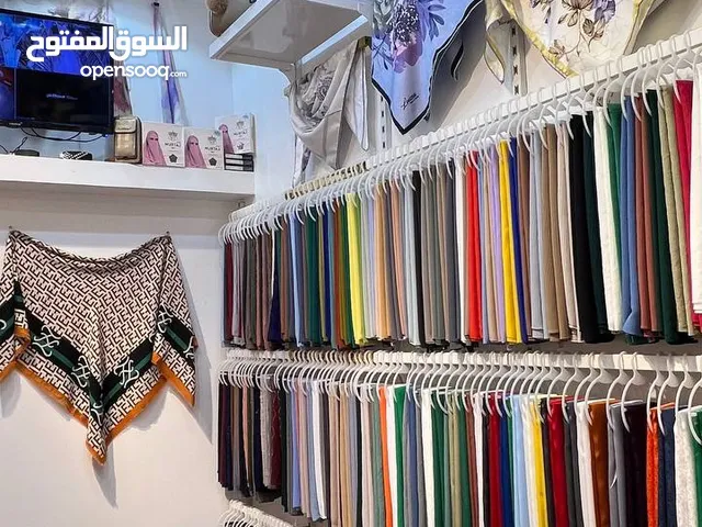 محل في سنتر جرابة الرئيسي عتبة بضاعته وديكوره