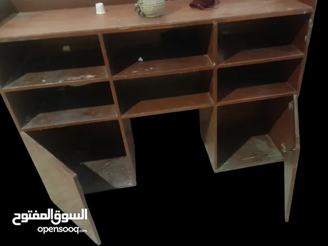خزانة للكاسات وخزانة للتلفاز وحدة بدها دهان
