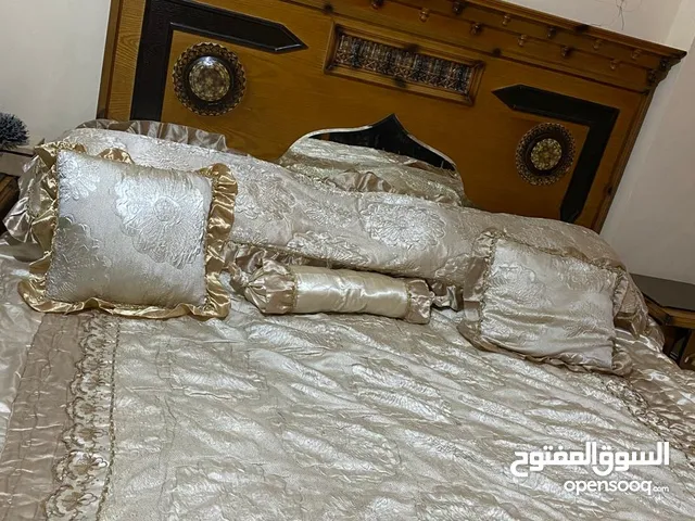 غرفة نوم للبيع ويوجد اغراض بيبي تخت بحالة ممتازة وكارييت ممتاز وكراجة اطفال وعرباي بحالة ممتازة
