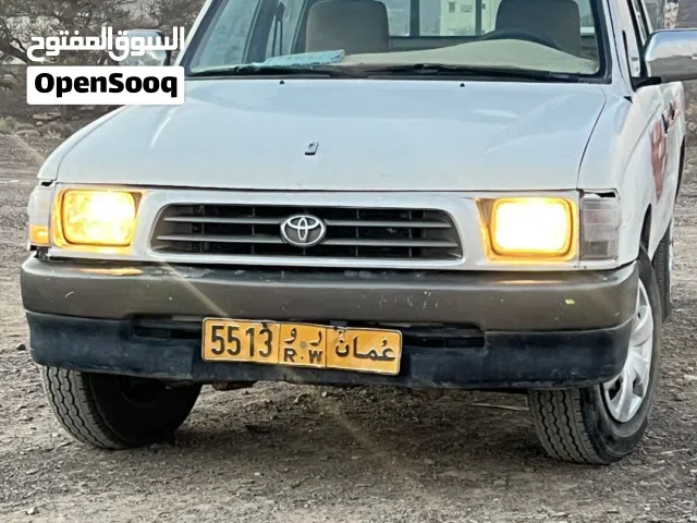 تويوتا : هايلوكس مديل 1998  ألون الخارجي : ابيض  ألون الداخلي : احمر  لون الفرشه : احمر