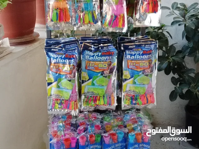 بلالين ماء برسم البيع