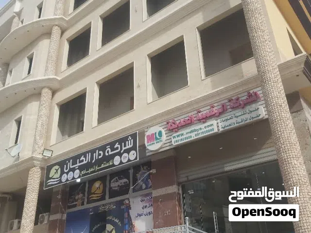 *فندق للبيع في بنغازي - الدقادوستا*  _التفاصيل_: - _المساحة_: 1000 متر على 4 شوارع - _التكوين_: