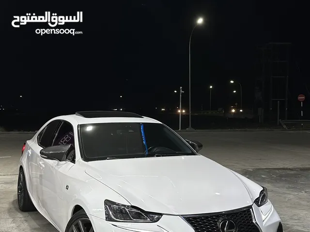 Lexus IS 2017 in Al Dakhiliya