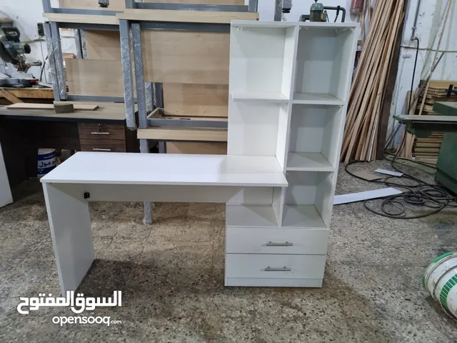 تشكيلة طاولات للعمل والدراسة تناسب الجميع مع إمكانية اختيار اللون والقياس حسب الطلب
