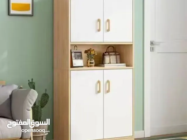 خزانة مطبخ خشب بـ 4 أبواب + رف وسطي بتصميم عملي وعصري مصنوعة من خشب متين، مزيج اللون الخشبي الطبيعي