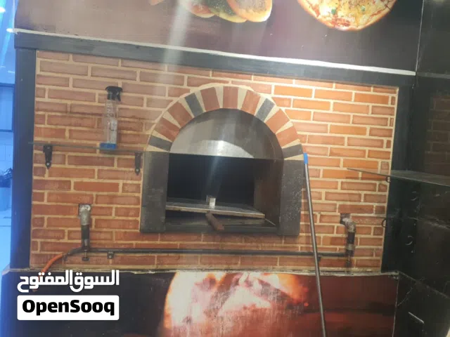 مطعم بيتزا ومعجنات مميز للبيع