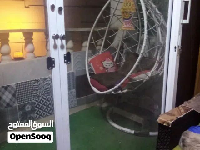 شقه للبيع في جبل النزهه عند استقلال مول طابق ثالث غرفتين وصالون ومطبخ وحمام وبلكونه ومعيشه
