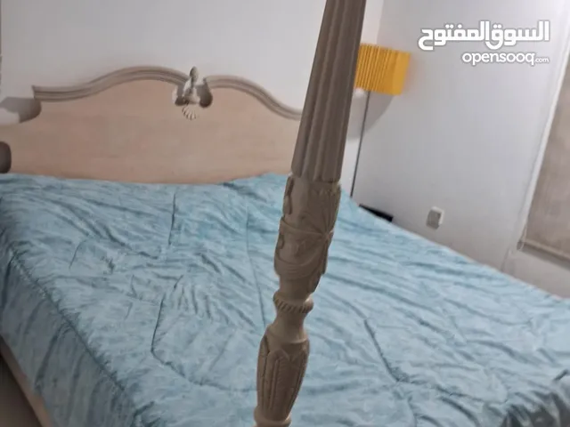 غرفه نوم مع كبت وتسريحة وسرير 2 متر مستعمله نظيف