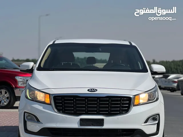 Used Kia Carnival in Sharjah