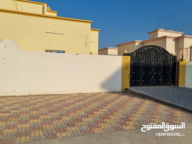 212 m2 3 Bedrooms Townhouse for Sale in Al Dakhiliya Bidbid