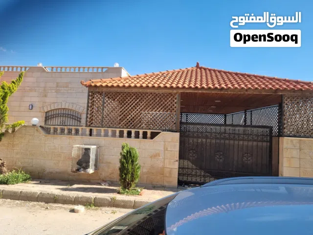 200 m2 More than 6 bedrooms Townhouse for Sale in Zarqa Graiba