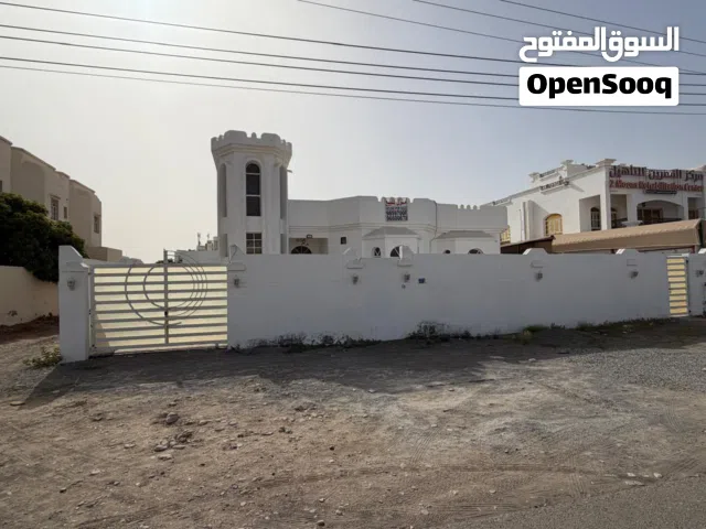 منزل للبيع في المعبيلة – موقع مميز أول خط على شارع الخير قبل إشارات المعبيلة مباشرة