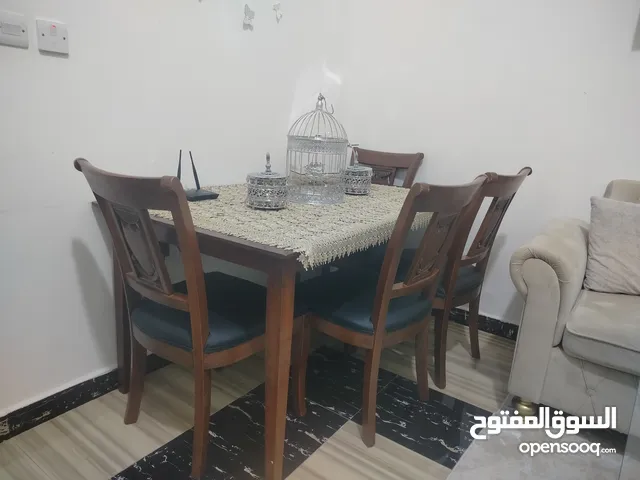 طاولة سفرة اربع كراسي بحالة ممتازة