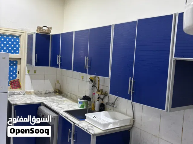 مطبخ ممتاز كامل فصلناه قبل3 سنين والبيع بداعي السفروالسعر قابل للتفاوض 6 ظرفات من فوق + 4ظرفات تحت