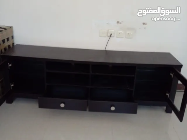 طاولة تلفزيون
