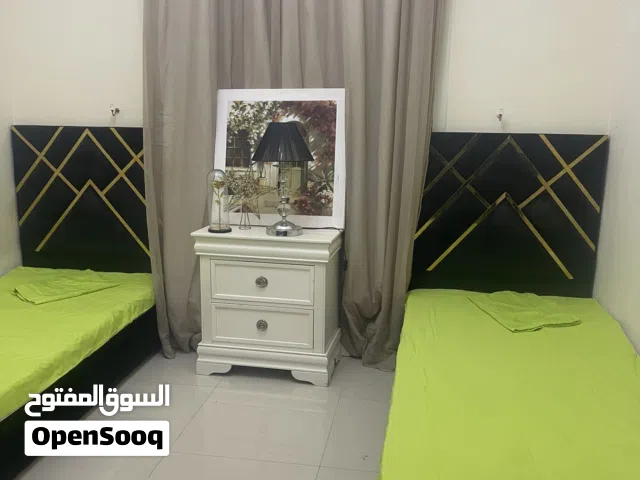 بدون عمولة غرفه ماستر ل ثلاث شباب وغرفه ماستر ل شاب واحد و سراير داخل فيلا للشباب شارع الشيخ عمار