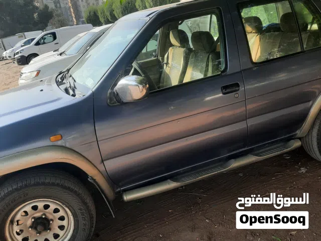 2000 نيسان باثفايندر SL
