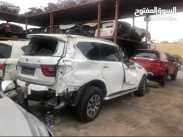 العهود لقطع غيار السيارات الجديدة والمستعملة توصيل لكافة الامارات وجميع انواع القطع مع ضمان الجودة